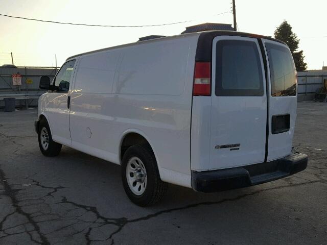 1GCSGAFX4B1130195 - 2011 CHEVROLET EXPRESS G1 WHITE photo 3