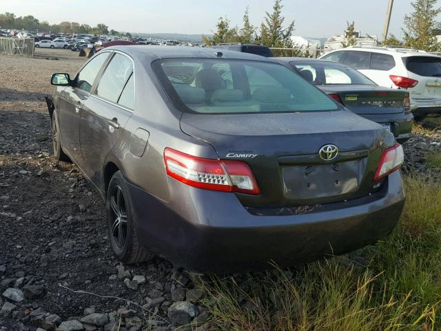 4T1BF3EK8BU223736 - 2011 TOYOTA CAMRY BASE GRAY photo 3