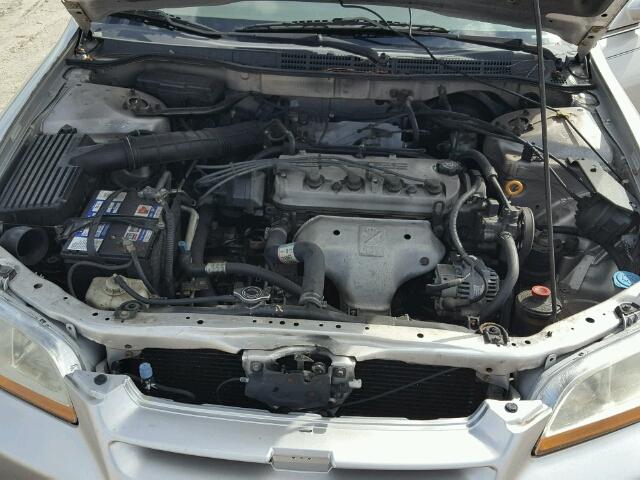 1HGCG5644WA008185 - 1998 HONDA ACCORD LX SILVER photo 7