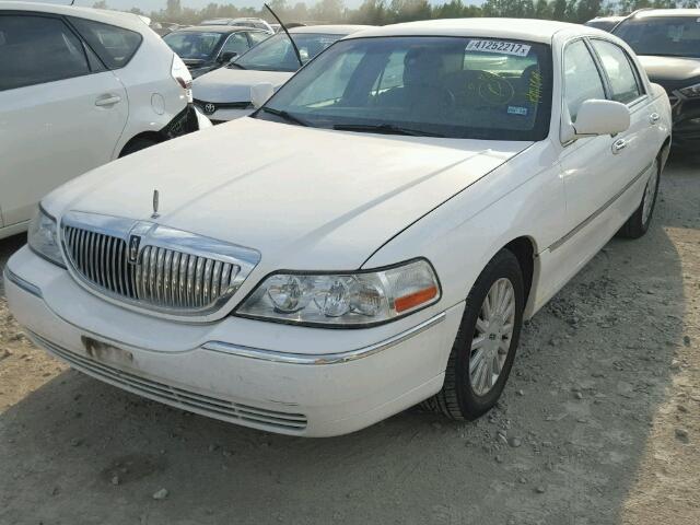 1LNHM81W95Y644156 - 2005 LINCOLN TOWN CAR S WHITE photo 2