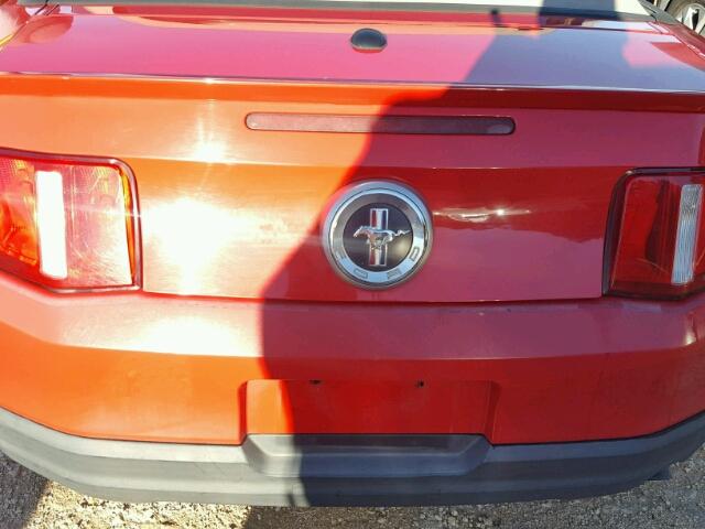 1ZVBP8EN7A5163916 - 2010 FORD MUSTANG RED photo 9