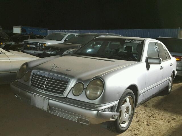 WDBJF70H3XA894628 - 1999 MERCEDES-BENZ E 430 SILVER photo 2