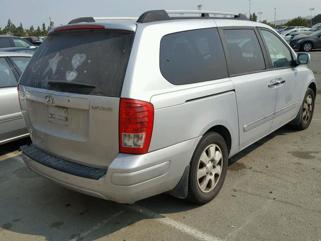 KNDMC233786047321 - 2008 HYUNDAI ENTOURAGE SILVER photo 4