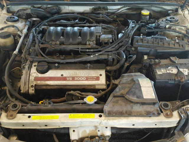 JN1CA31D21T611969 - 2001 NISSAN MAXIMA GXE WHITE photo 7