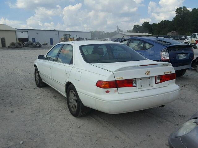 JT2BG28KXY0471616 - 2000 TOYOTA CAMRY LE WHITE photo 3