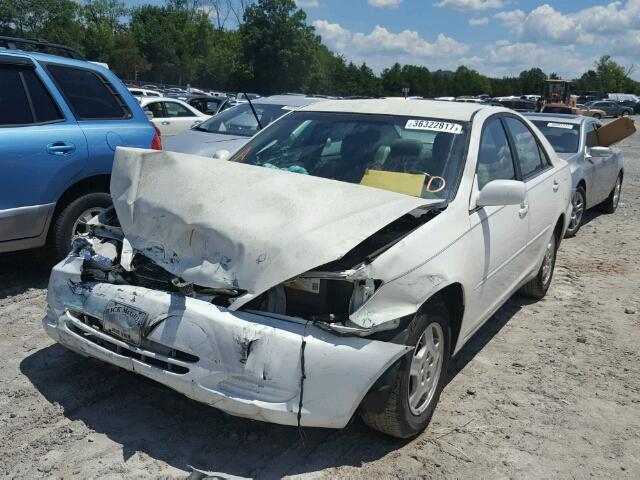 4T1BF32K23U037504 - 2003 TOYOTA CAMRY LE/X WHITE photo 2