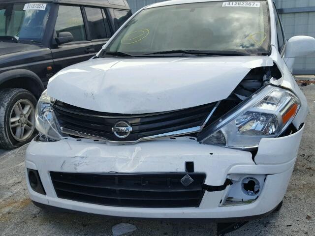 3N1BC1CPXAL372774 - 2010 NISSAN VERSA S WHITE photo 9