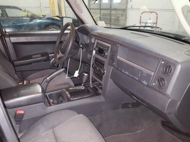 1J4RG4GK7AC128960 - 2010 JEEP COMMANDER BLACK photo 5