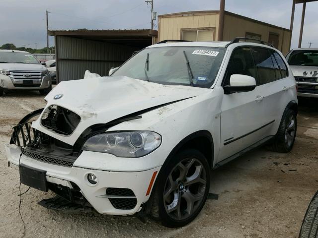 5UXZW0C59D0B96086 - 2013 BMW X5 XDRIVE3 WHITE photo 2
