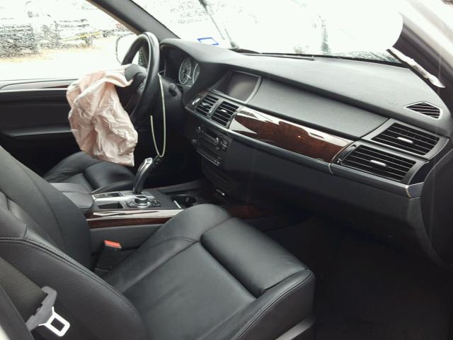 5UXZW0C59D0B96086 - 2013 BMW X5 XDRIVE3 WHITE photo 5