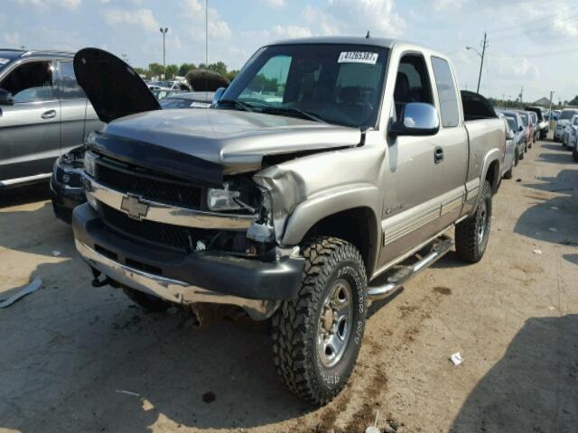 1GCHK29U61Z261032 - 2001 CHEVROLET SILVERADO GRAY photo 2