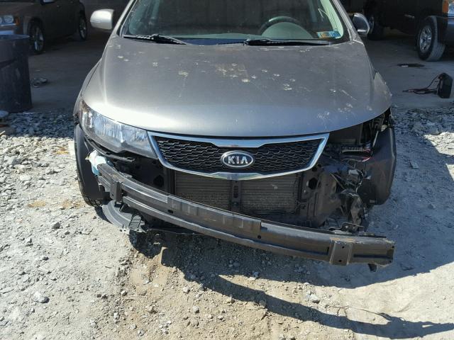 KNAFU4A26C5597147 - 2012 KIA FORTE EX GRAY photo 9