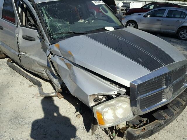 1D3HW48N95S170398 - 2005 DODGE DAKOTA QUA SILVER photo 9