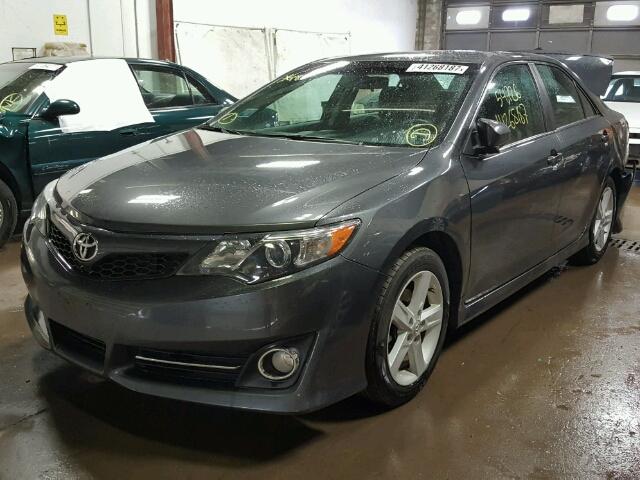 4T1BF1FK8CU197515 - 2012 TOYOTA CAMRY GRAY photo 2