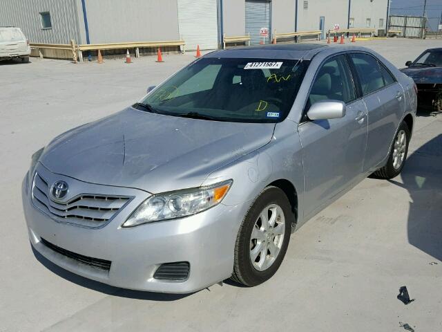 4T1BF3EK8BU155230 - 2011 TOYOTA CAMRY/SE/L SILVER photo 2