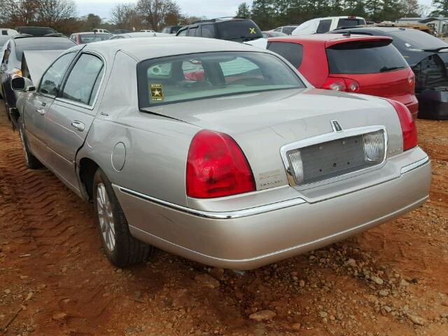 1LNHM81WX6Y607974 - 2006 LINCOLN TOWN CAR S SILVER photo 3