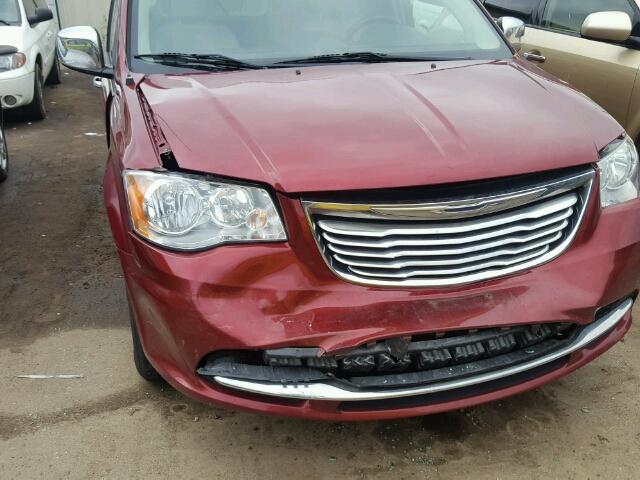 2C4RC1CG7CR252299 - 2012 CHRYSLER TOWN & COU RED photo 9