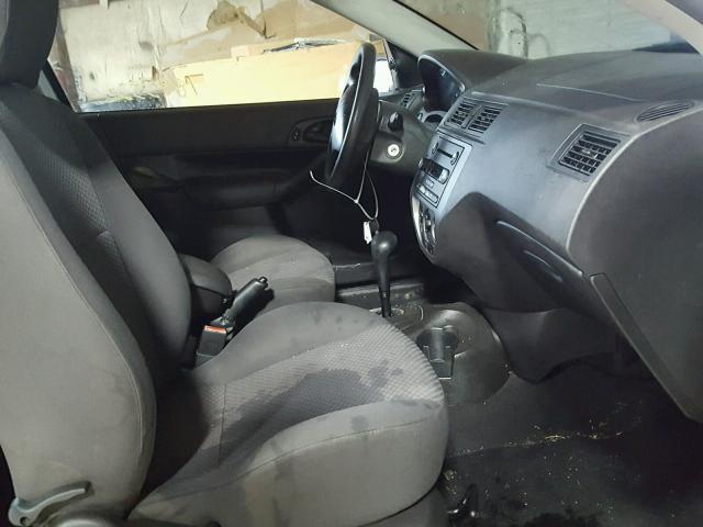 3FAFP31N45R159537 - 2005 FORD FOCUS ZX3 GRAY photo 5