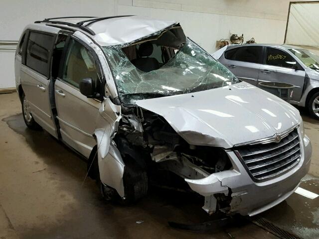 2A4RR4DE3AR167867 - 2010 CHRYSLER TOWN & COU SILVER photo 1