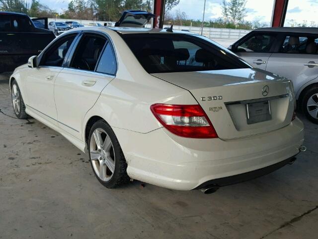 WDDGF5EB6AF399702 - 2010 MERCEDES-BENZ C 300 白色 照片 3