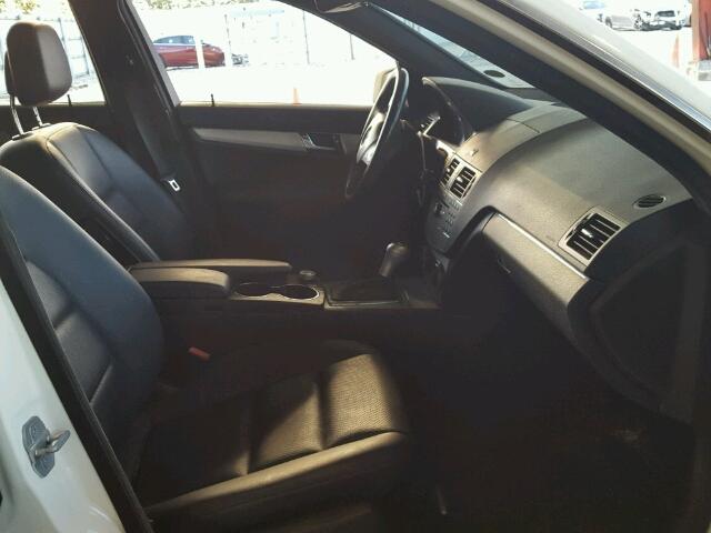 WDDGF5EB6AF399702 - 2010 MERCEDES-BENZ C 300 白色 照片 5