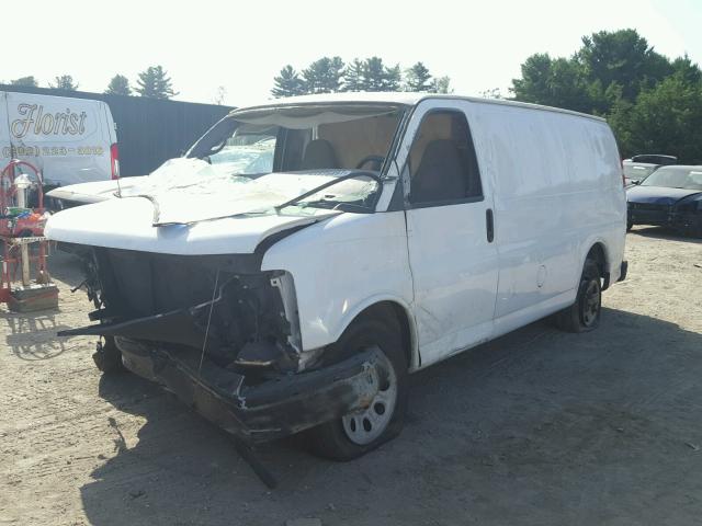 1GCFG15X561261595 - 2006 CHEVROLET EXPRESS G1 WHITE photo 2