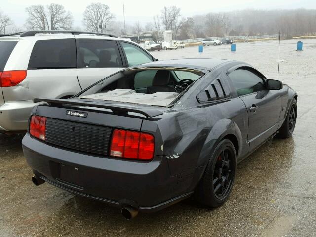 1ZVFT82H775203626 - 2007 FORD MUSTANG GT GRAY photo 4