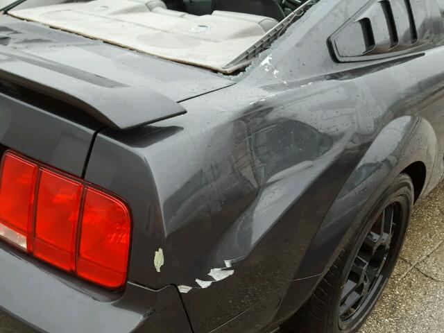 1ZVFT82H775203626 - 2007 FORD MUSTANG GT GRAY photo 9