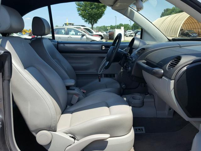 3VWCM21Y64M307769 - 2004 VOLKSWAGEN NEW BEETLE 灰色 照片 5