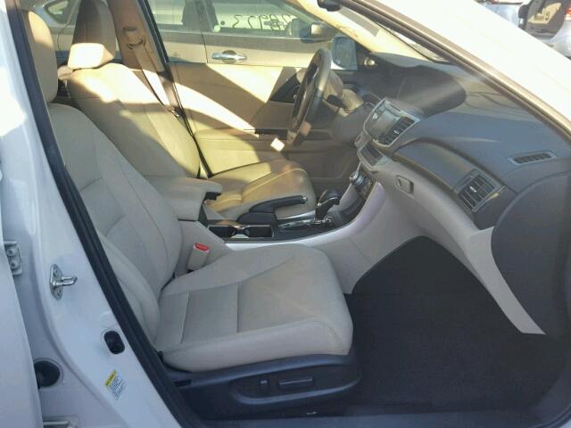 1HGCR3F97FA028859 - 2015 HONDA ACCORD WHITE photo 5