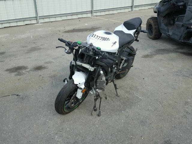 JKBZXJE13HA025870 - 2017 KAWASAKI ZX636 E WHITE photo 2