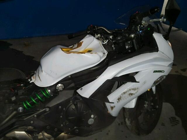 JKAEXEE12FDA18921 - 2015 KAWASAKI EX650 E WHITE photo 5