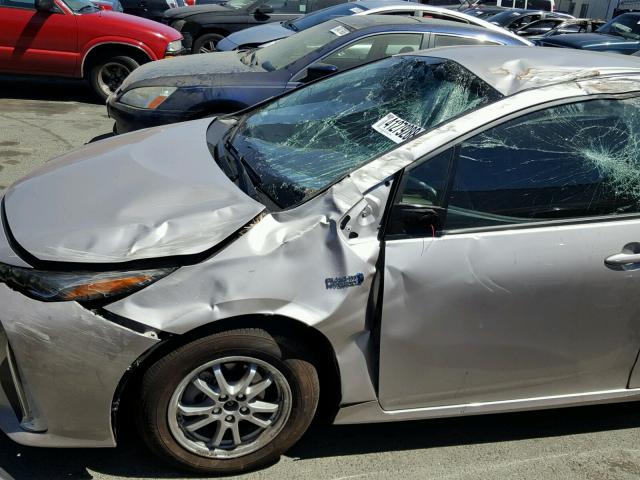 JTDKARFP8H3019713 - 2017 TOYOTA PRIUS PRIM ვერცხლისფერი ფოტო 9