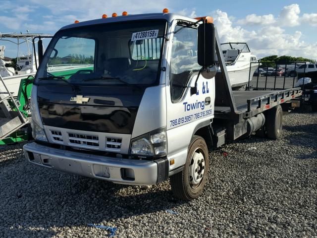 J8BE5B16577301720 - 2007 CHEVROLET 5500 W5504 SILVER photo 2