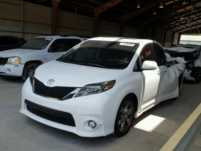 5TDXZ3DC5HS773310 - 2017 TOYOTA SIENNA SE WHITE photo 2