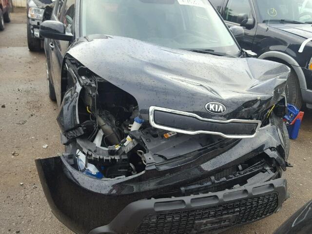 KNDJN2A24F7229721 - 2015 KIA SOUL BLACK photo 9