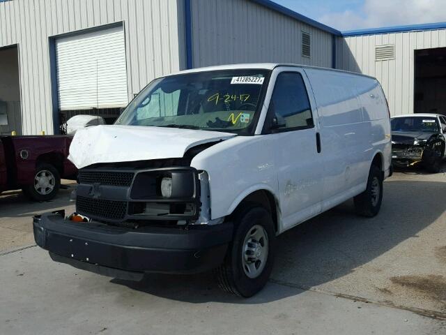 1GCWGFCF9F1278391 - 2015 CHEVROLET EXPRESS G2 WHITE photo 2