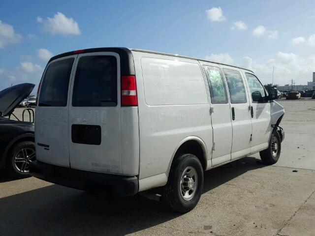 1GCWGFCF9F1278391 - 2015 CHEVROLET EXPRESS G2 WHITE photo 4
