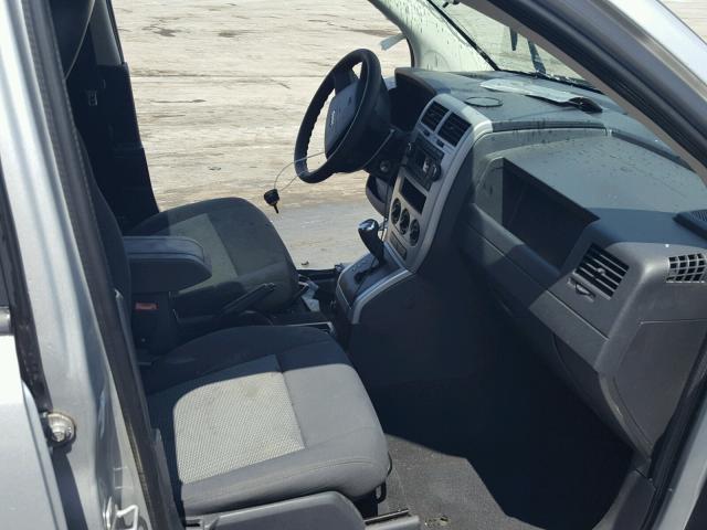 1J8FT47W08D628592 - 2008 JEEP COMPASS SP SILVER photo 5