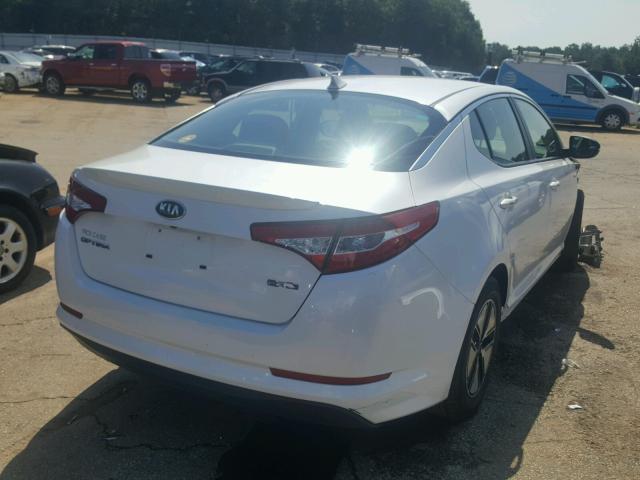 KNAGM4AD5D5044805 - 2013 KIA OPTIMA HYB WHITE photo 4