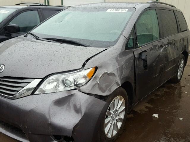 5TDDK3DC7ES076434 - 2014 TOYOTA SIENNA SILVER photo 9