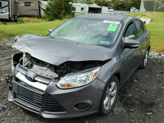 1FADP3F27DL317372 - 2013 FORD FOCUS GRAY photo 2