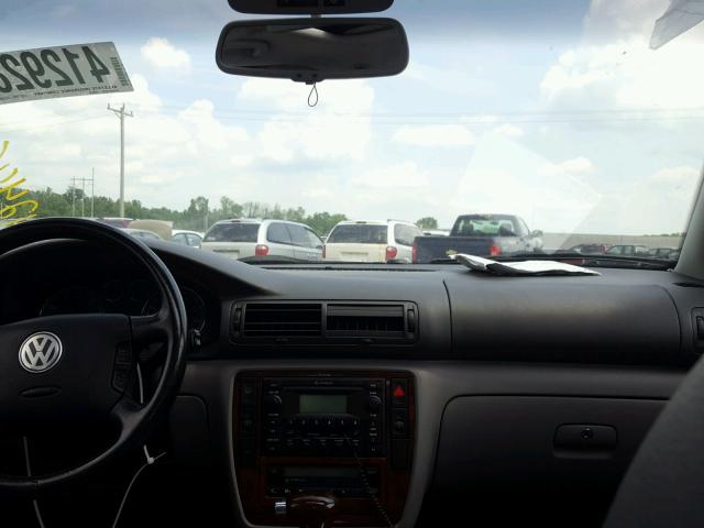 WVWTH63B94P195387 - 2004 VOLKSWAGEN PASSAT GLX SILVER photo 9