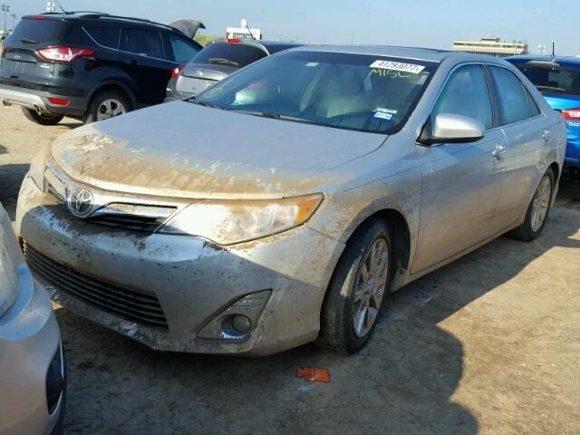 4T1BF1FK3DU689211 - 2013 TOYOTA CAMRY SILVER photo 2