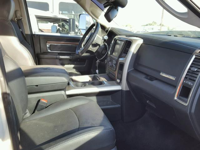 3C63RRJLXGG361233 - 2016 RAM 3500 LARAM CREAM photo 5