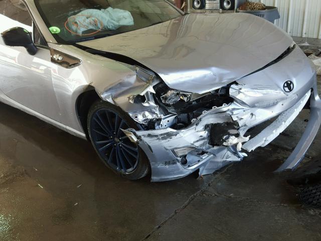 JF1ZNAA10F8701868 - 2015 TOYOTA SCION FR-S SILVER photo 9