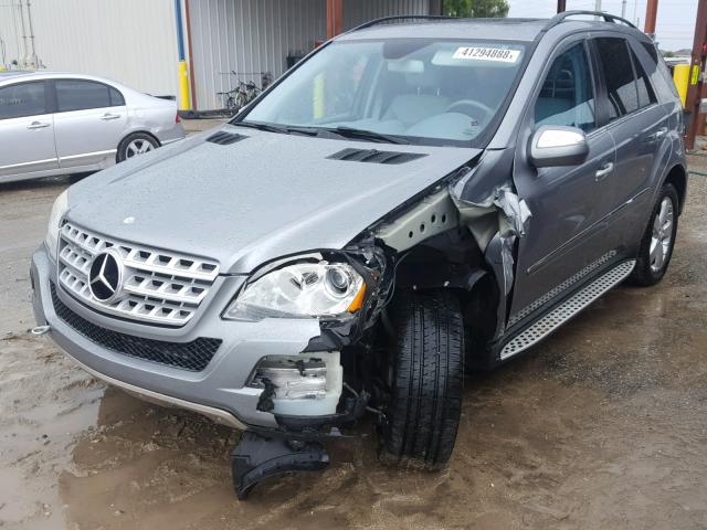 4JGBB5GB2AA618273 - 2010 MERCEDES-BENZ ML 350 GRAY photo 2