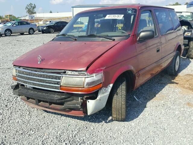 2P4GH2535SR378048 - 1995 PLYMOUTH VOYAGER RED photo 2