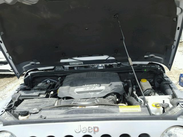 1C4AJWBG9DL655275 - 2013 JEEP WRANGLER S SILVER photo 7