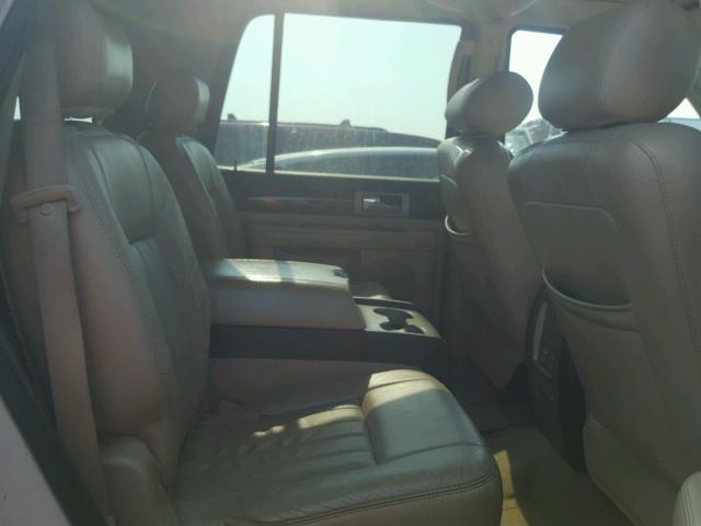 5LMFU28505LJ09664 - 2005 LINCOLN NAVIGATOR თეთრი ფოტო 6